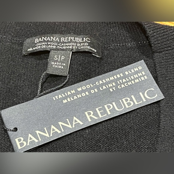 Banana Republic Wool/Cashmere Crew Neck Sweater - Picture 6 of 7